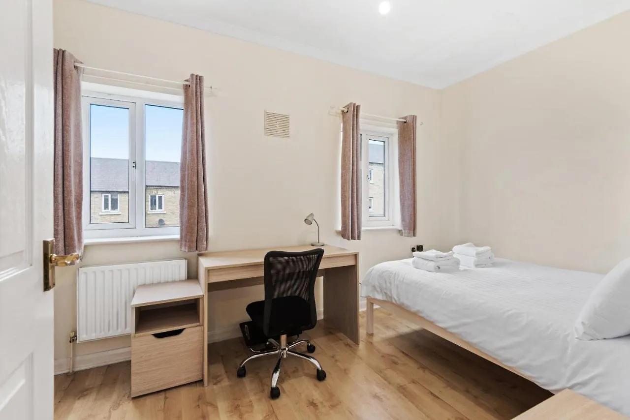 Super 2 Bedroom House Near Canary Wharf, O2 Arena & London Excel For 5 People