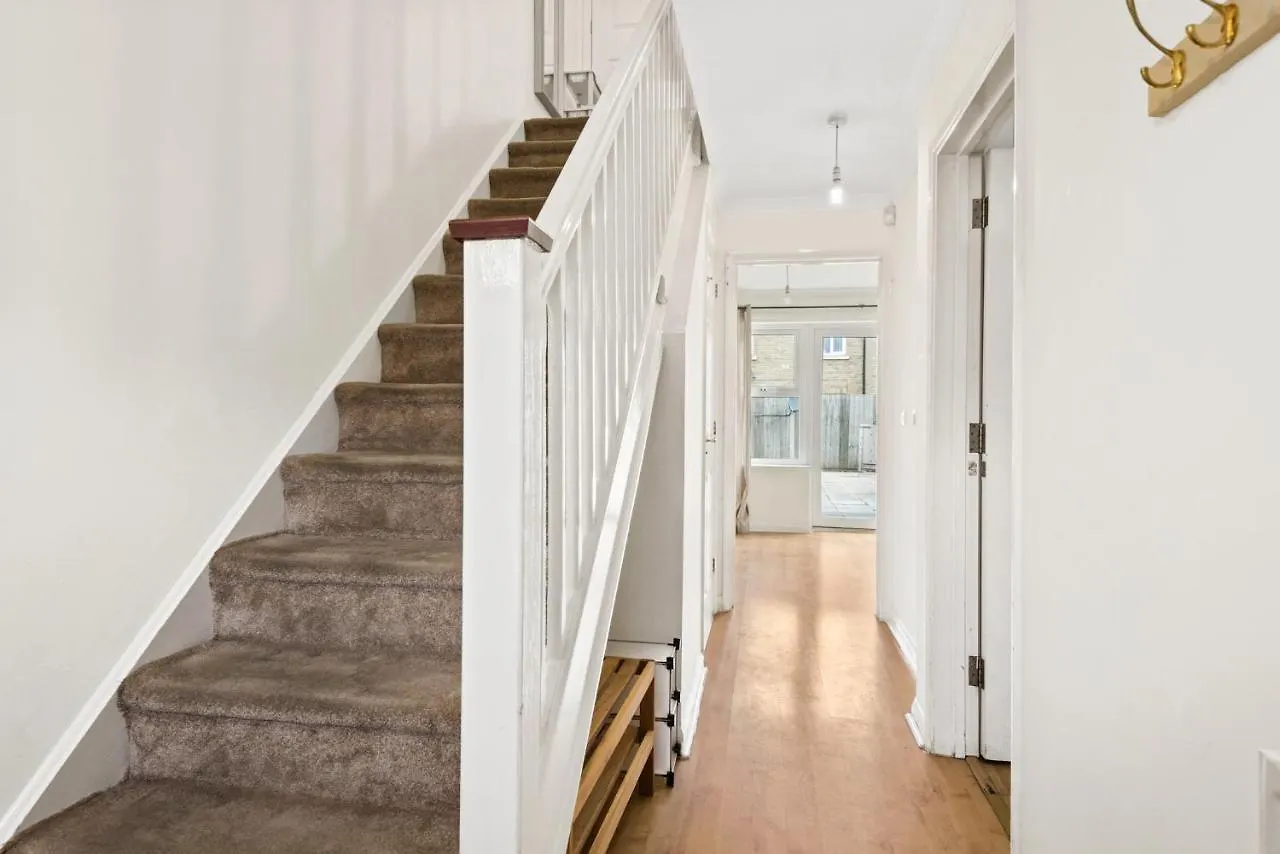 Super 2 Bedroom House Near Canary Wharf, O2 Arena & London Excel For 5 People Casa vacanze